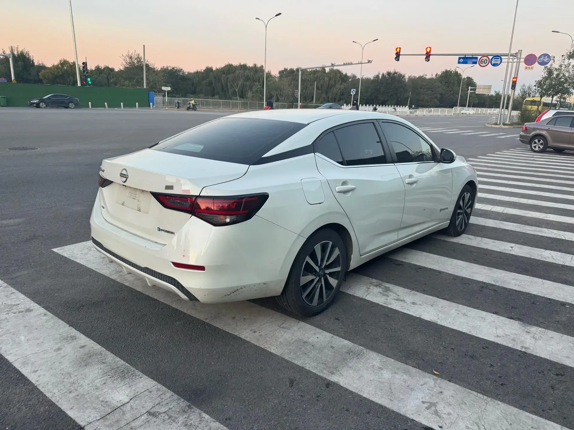 2022 NISSAN SYLPHY thumbnail 3