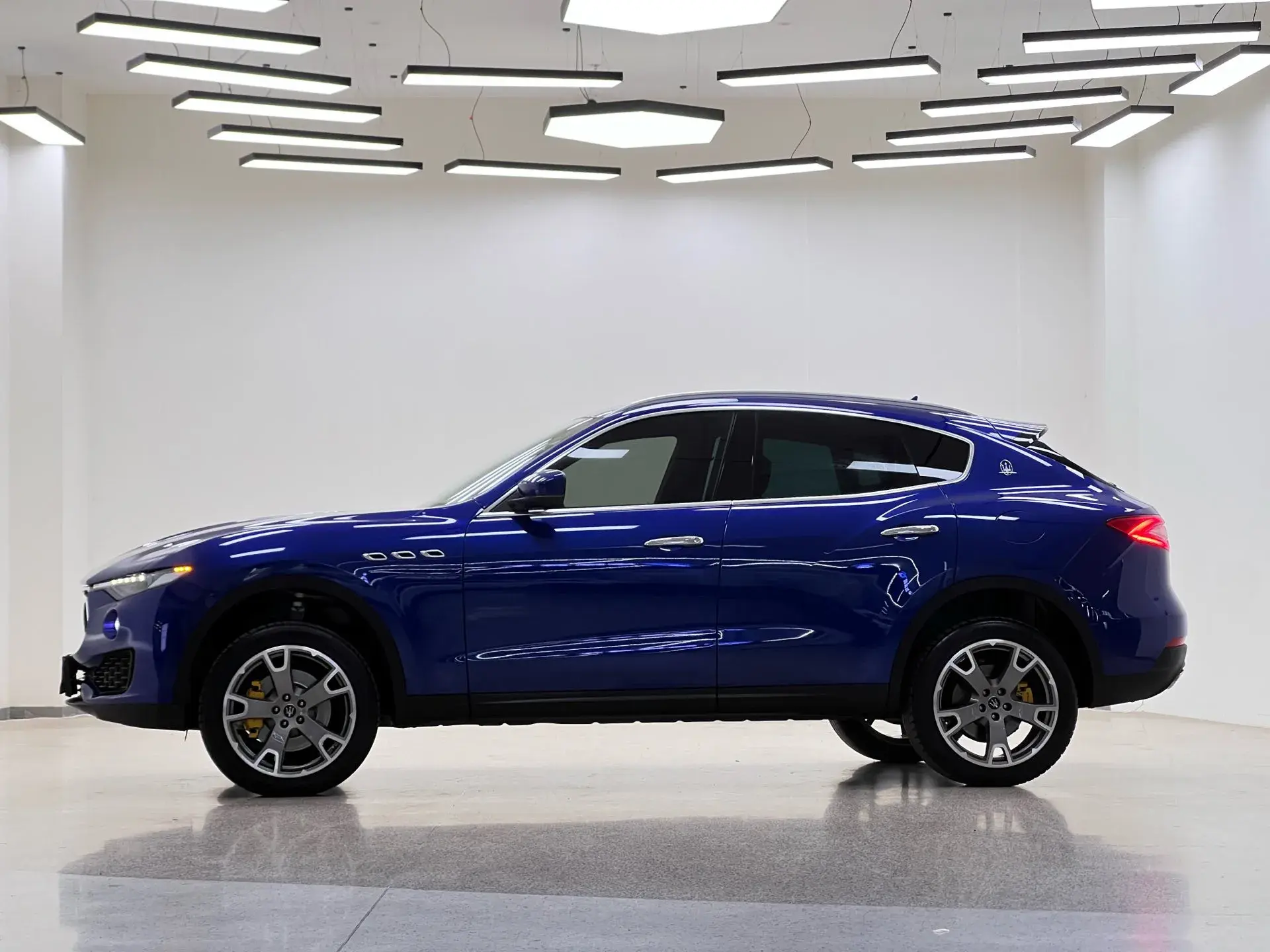 2019 MASERATI LEVANTE thumbnail 4