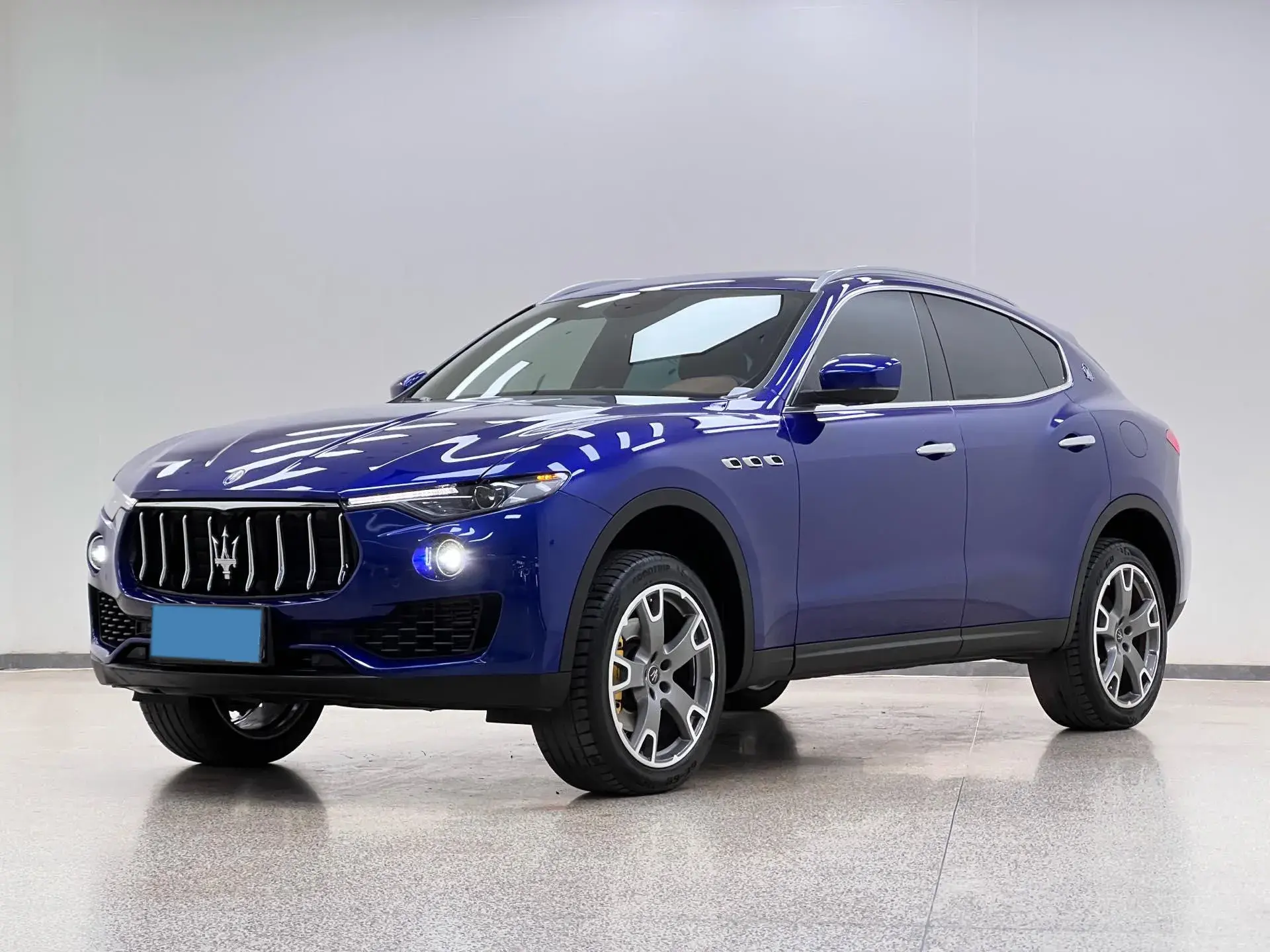 2019 MASERATI LEVANTE view 1
