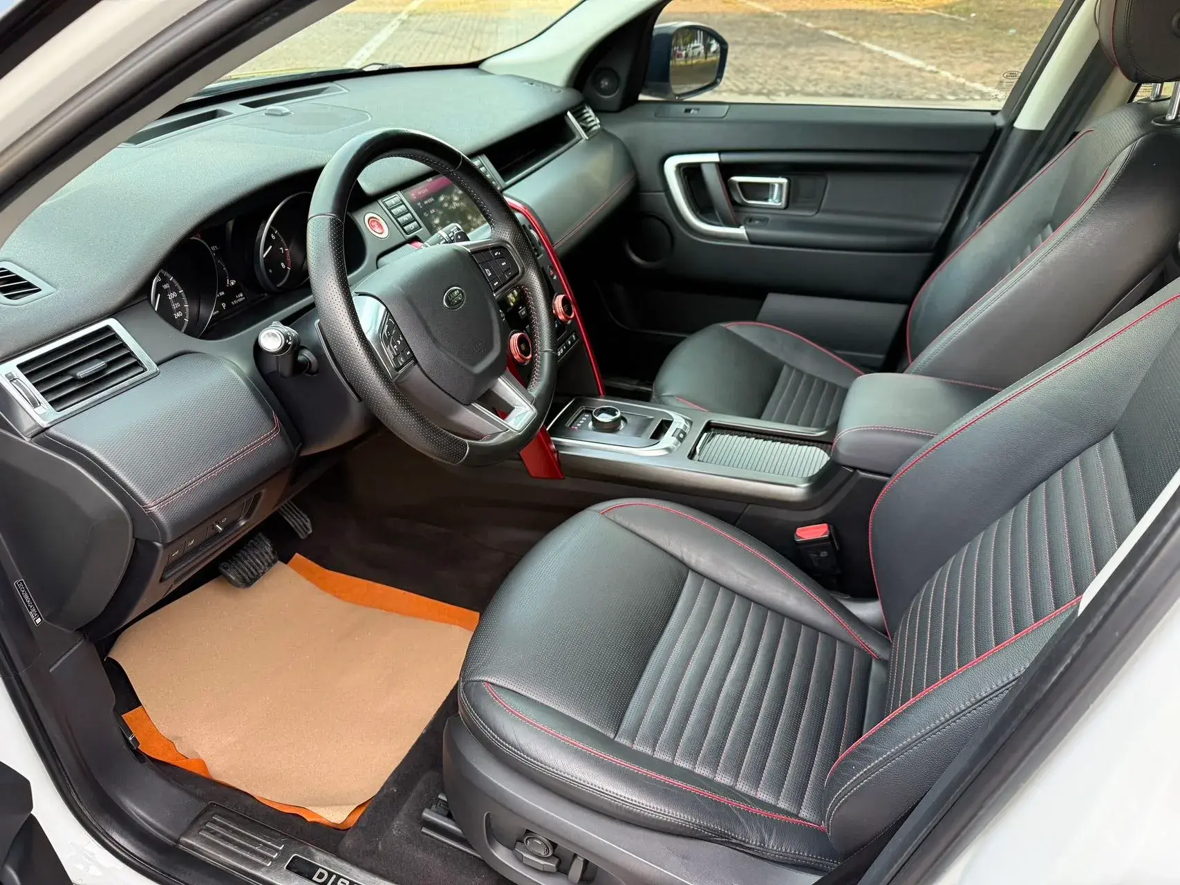 2019 LAND ROVER thumbnail 4