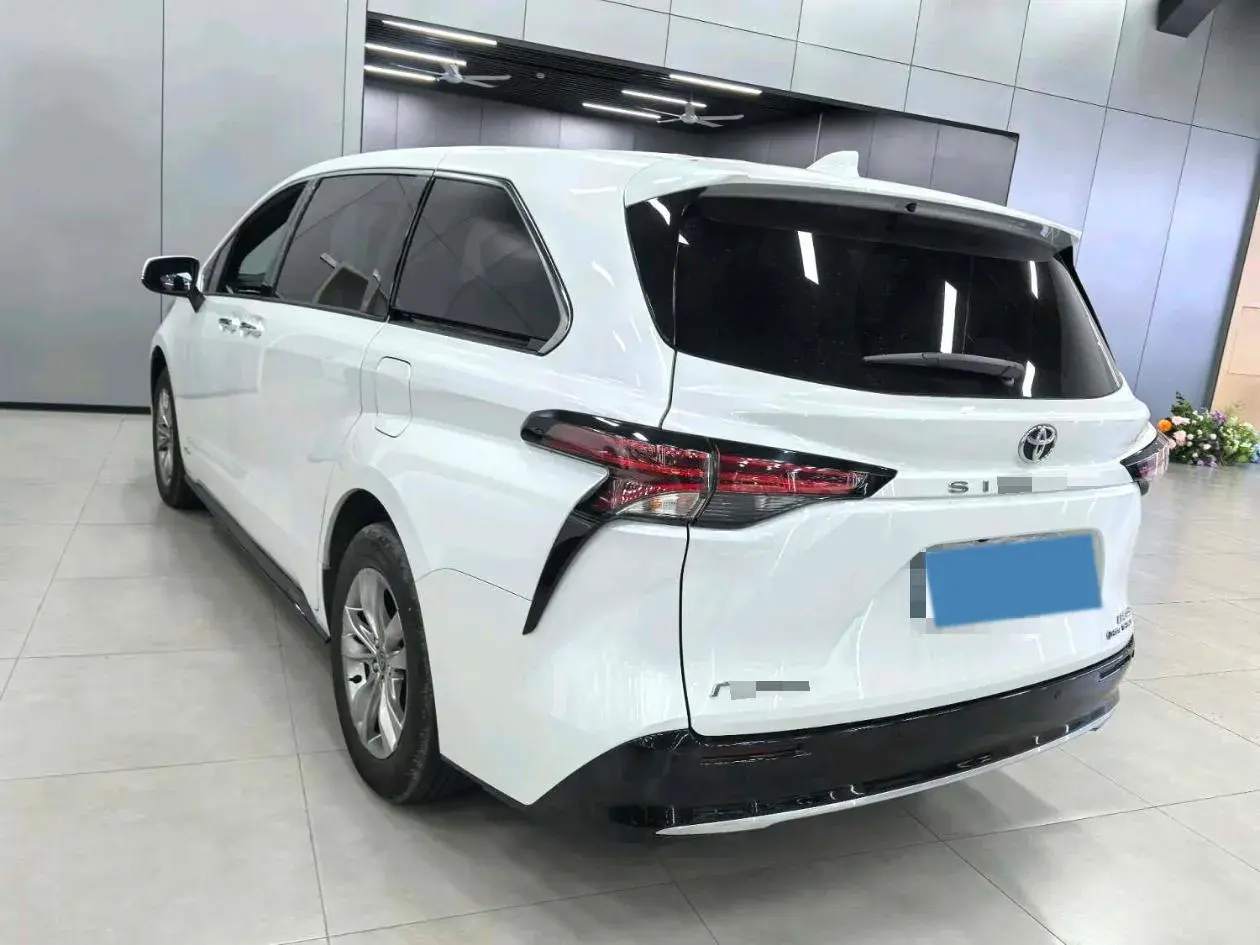 2024 TOYOTA SIENNA thumbnail 3