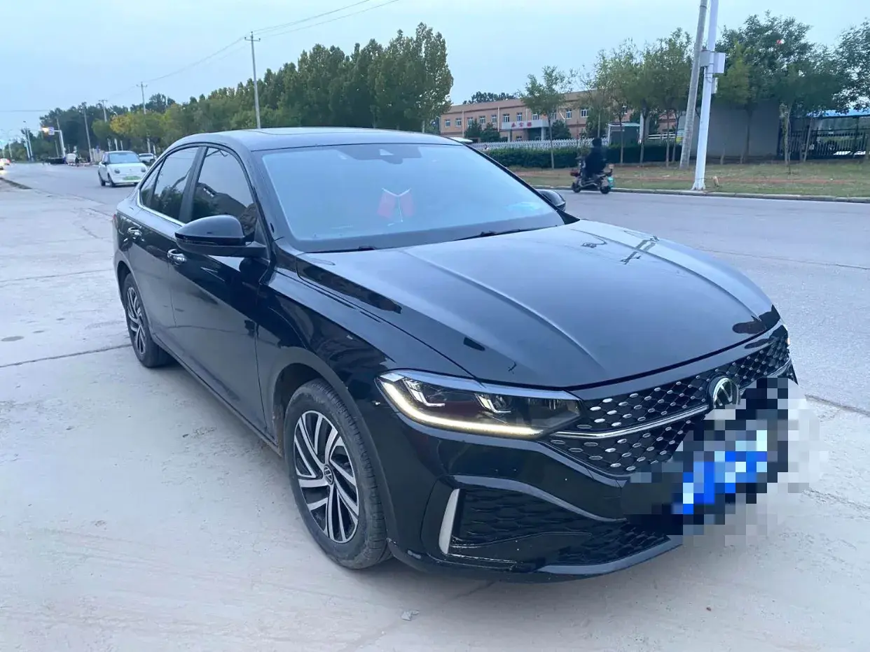 2024 VOLKSWAGEN LAVIDA thumbnail 3