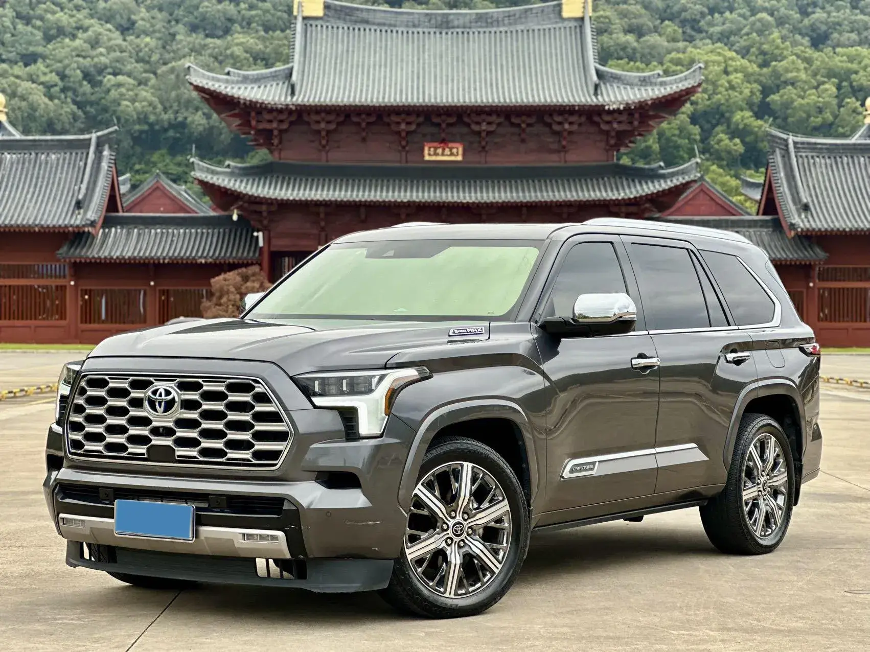 2023 HONGQI H5 view 1