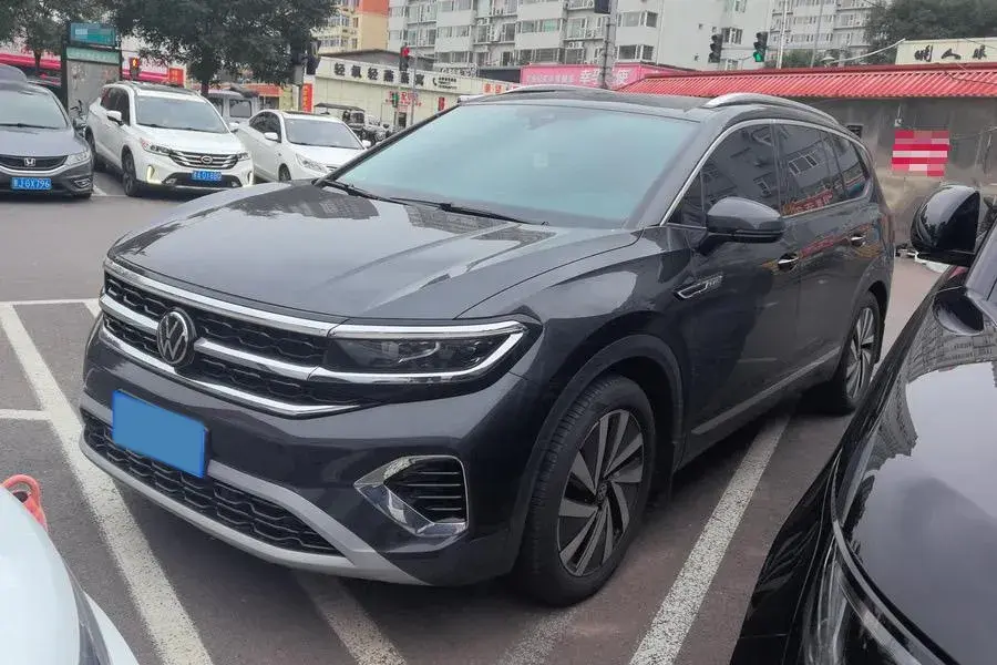 2021 VOLKSWAGEN TALAGON view 1