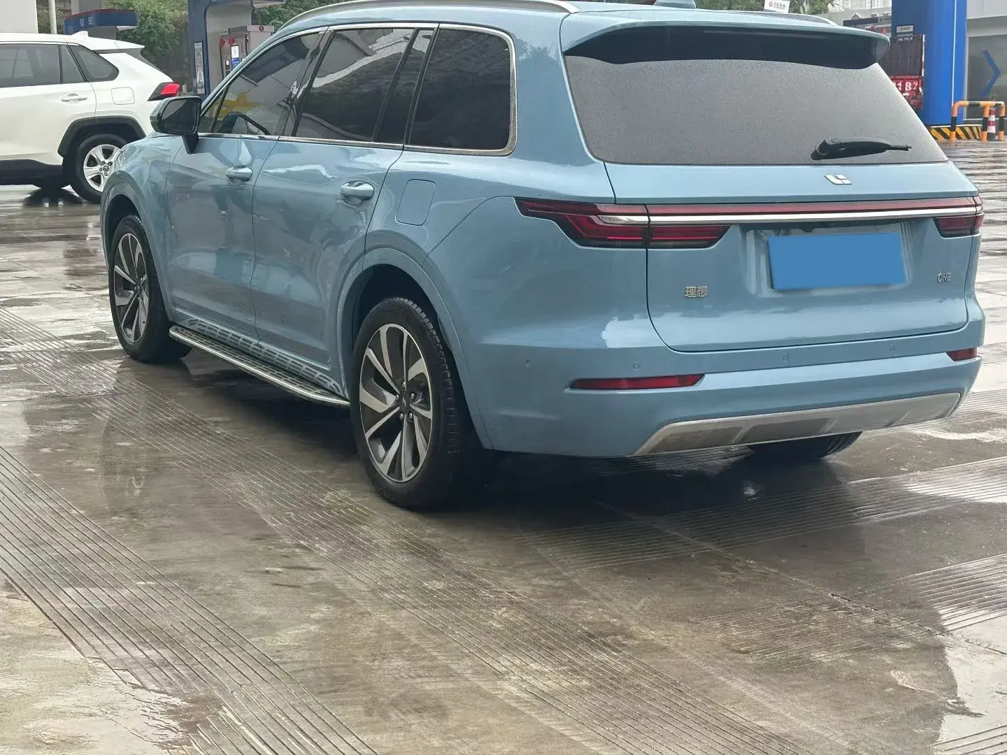 2021 LI ONE thumbnail 4