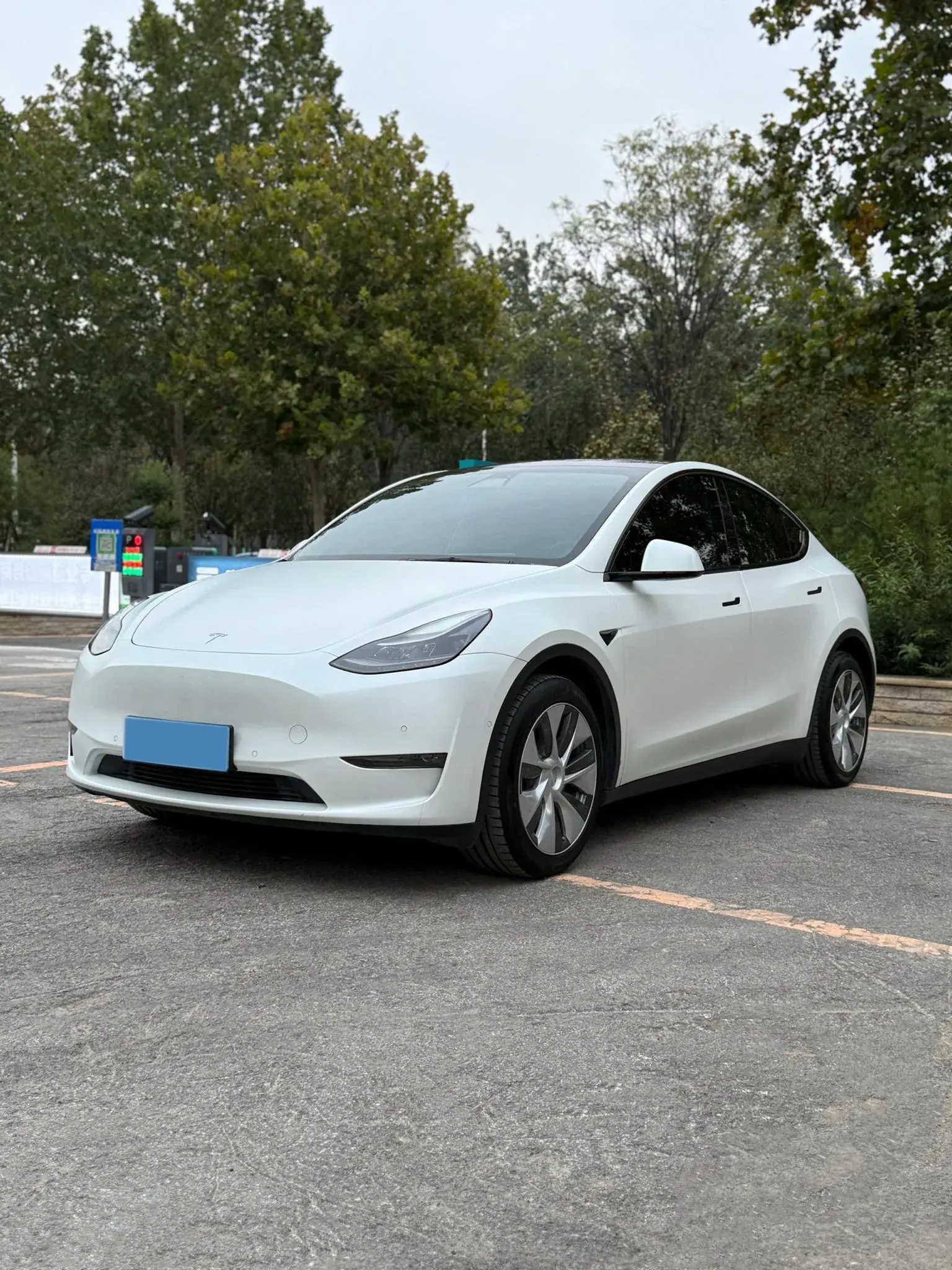 2022 TESLA MODEL view 1