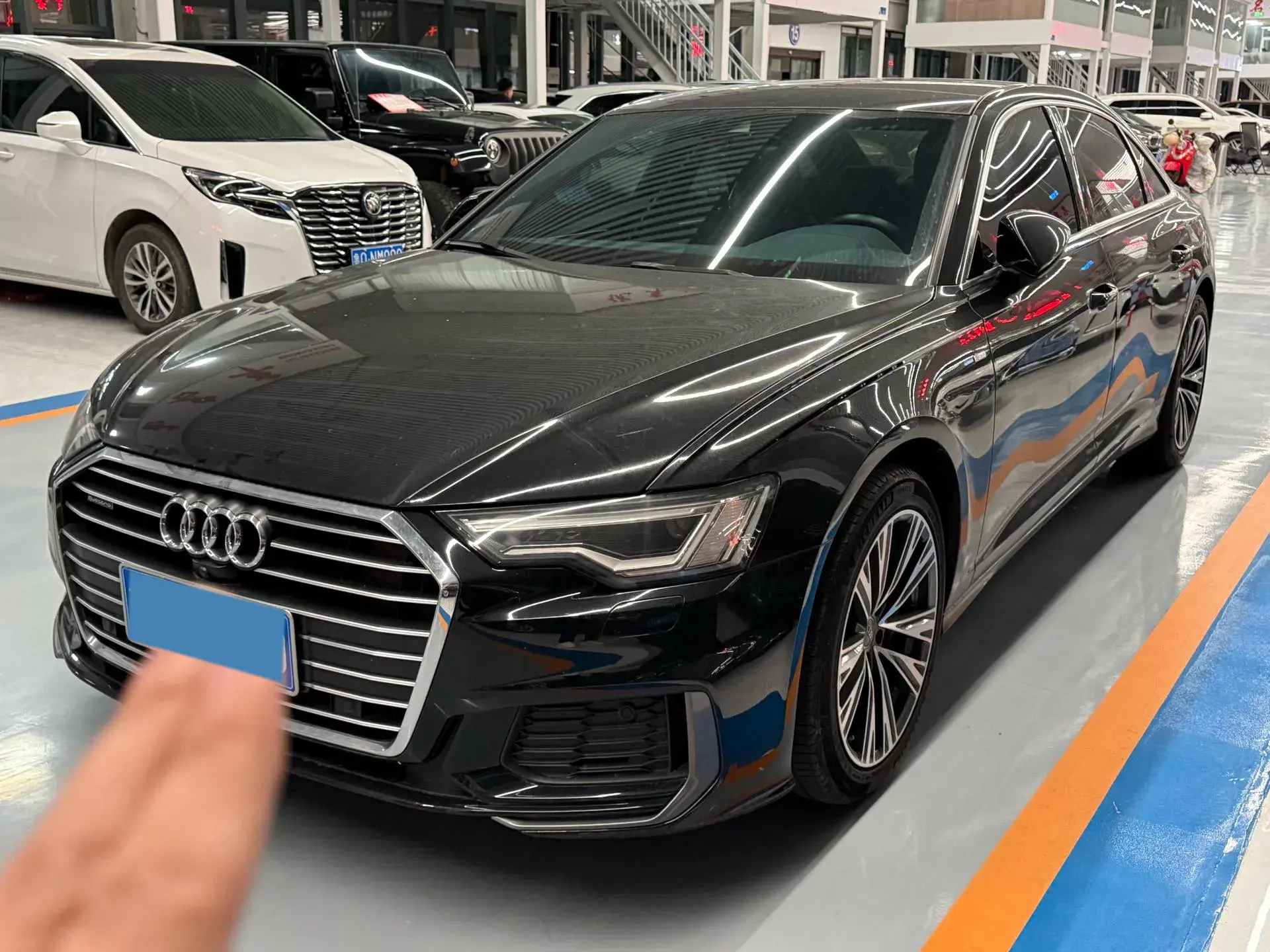 2021 AUDI A6L view 1