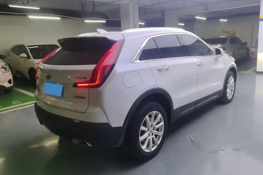 2021 CADILLAC XT4 thumbnail 2