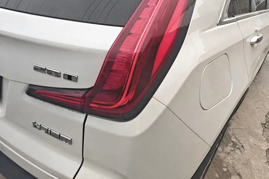 2021 CADILLAC XT4 thumbnail 4