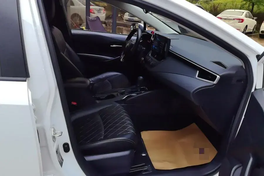 2019 TOYOTA COROLLA thumbnail 4