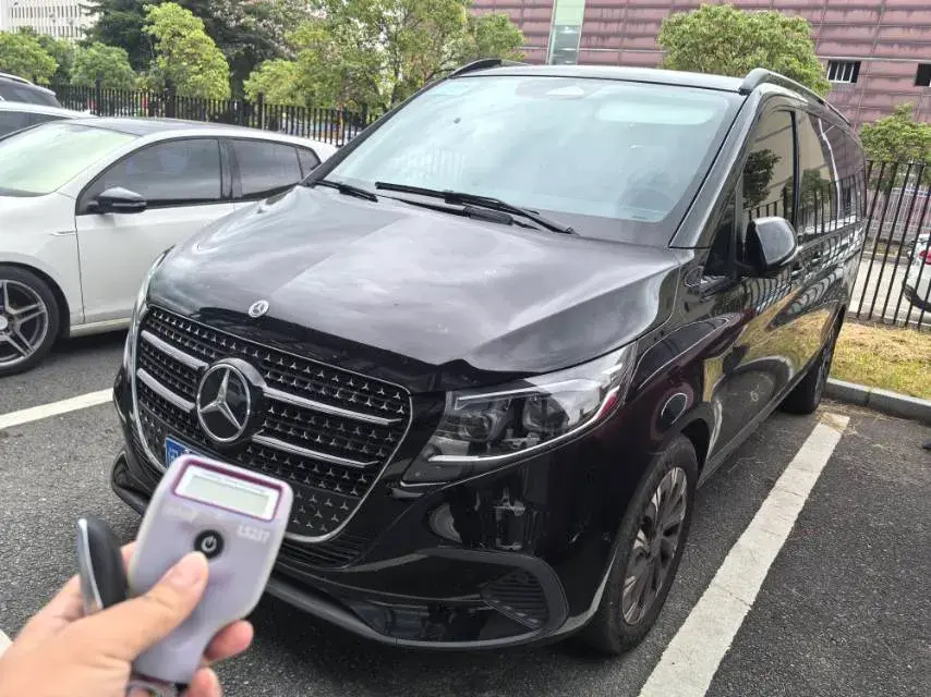 2024 MERCEDES-BENZ V view 1