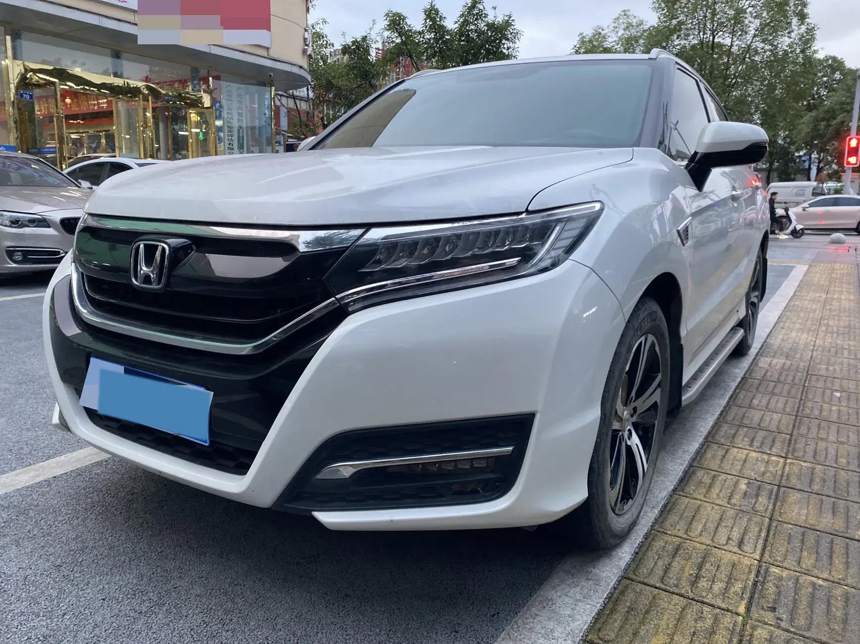 2017 HONDA UR-V view 1