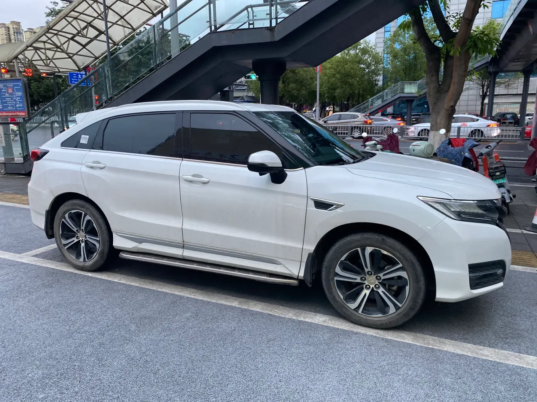 2017 HONDA UR-V thumbnail 2