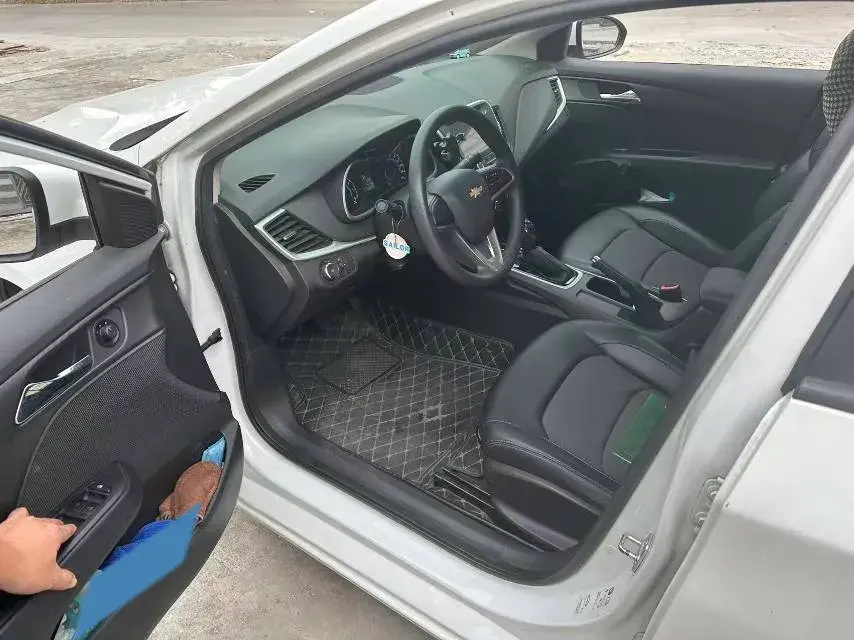 2019 CHEVROLET CAVALIER thumbnail 2