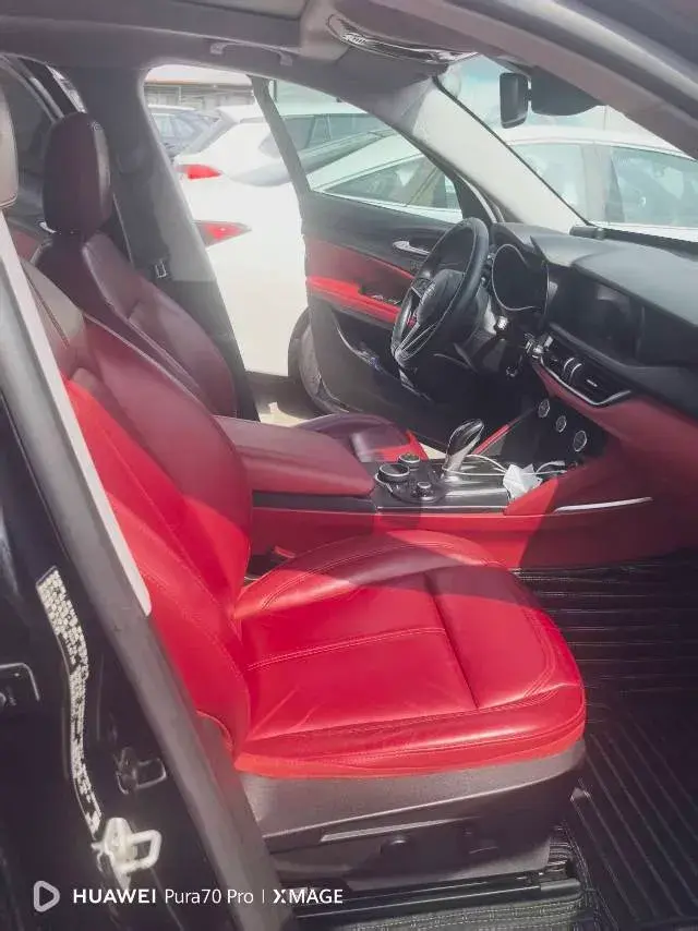 2017 ALFA ROMEO thumbnail 3