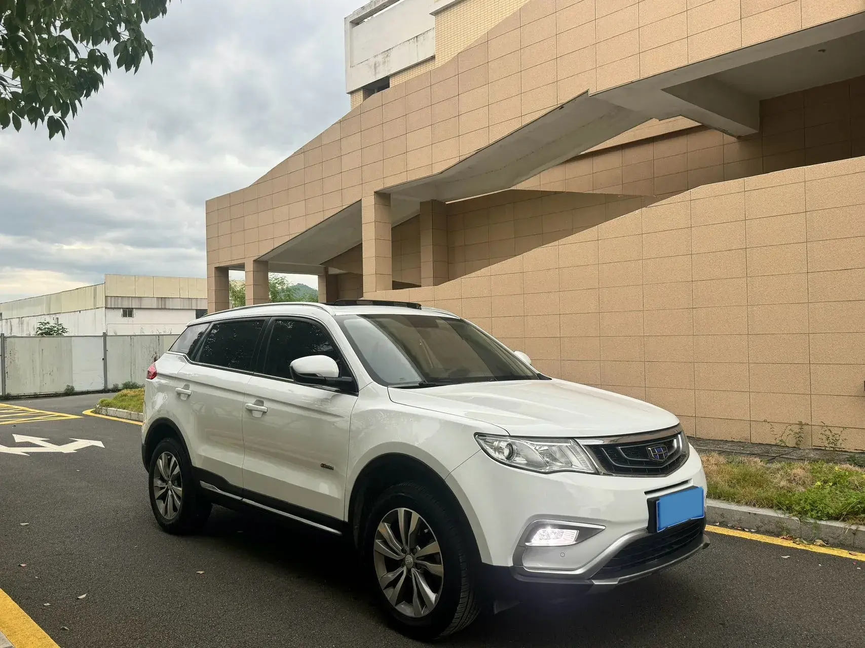 2016 GEELY AZKARRA thumbnail 3