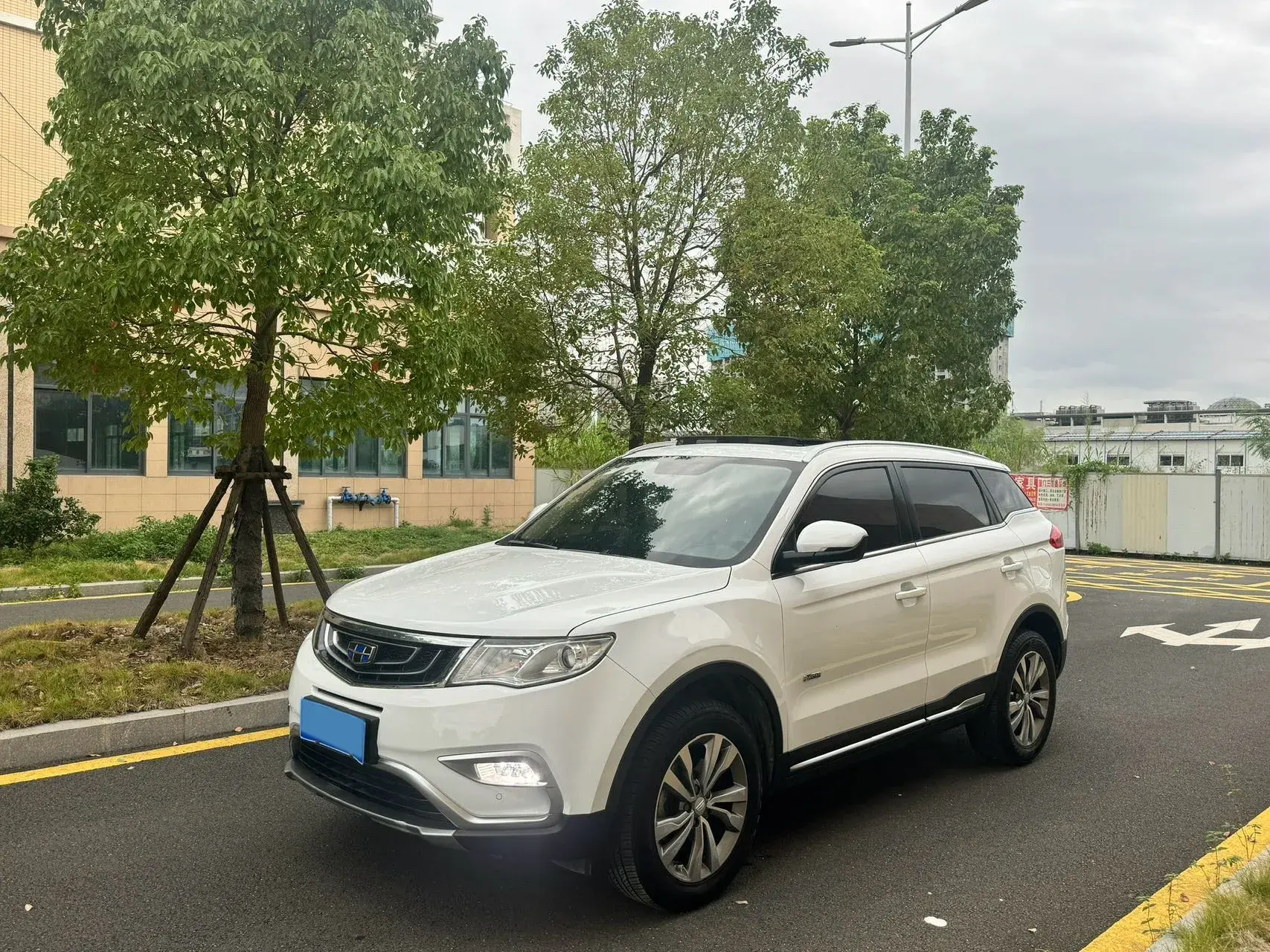 2016 GEELY AZKARRA view 1