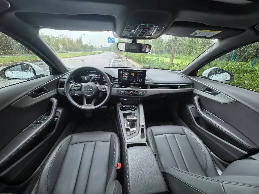 2022 Audi A4L 2.0T 190HP L4 7DCT,autocango,china used car exporter,china ev exporter,chinese used car exporter,chinese used ev exporter