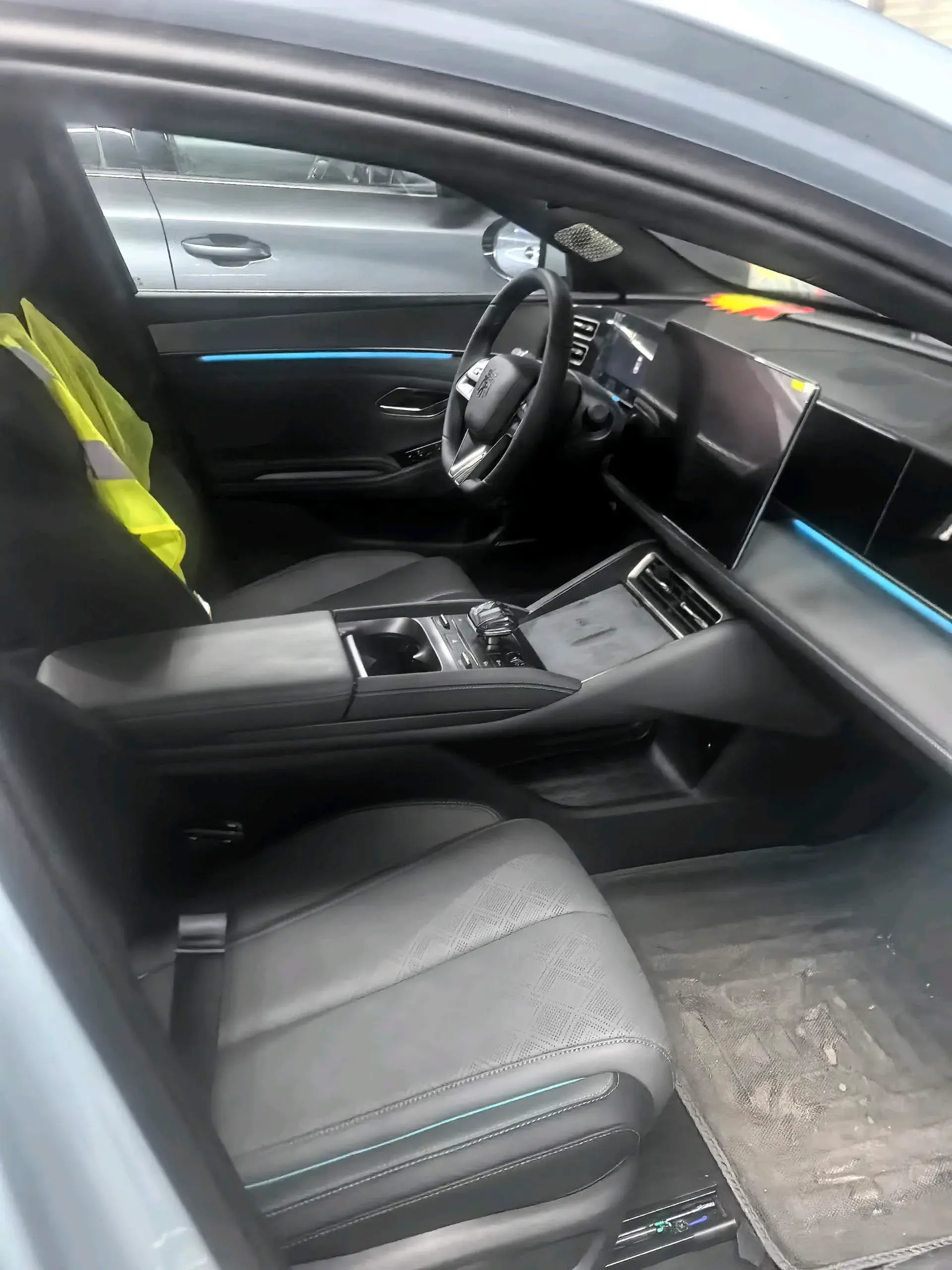 2024 BYD QINL thumbnail 3