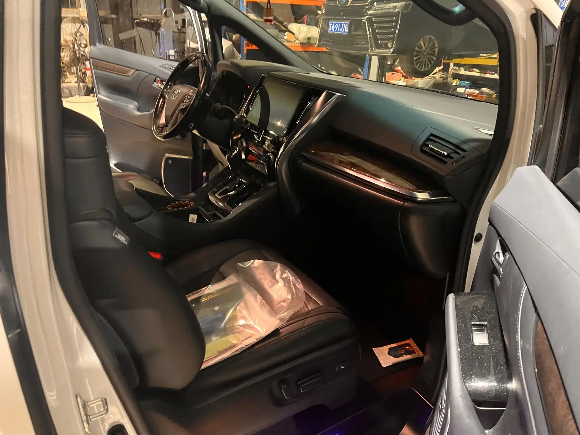 2021 TOYOTA VELLFIRE thumbnail 3