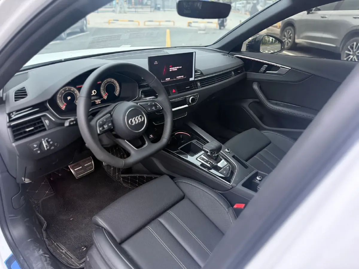 2024 Audi A4L 2.0T 190HP L4 7DCT,autocango,china used car exporter,china ev exporter,chinese used car exporter,chinese used ev exporter