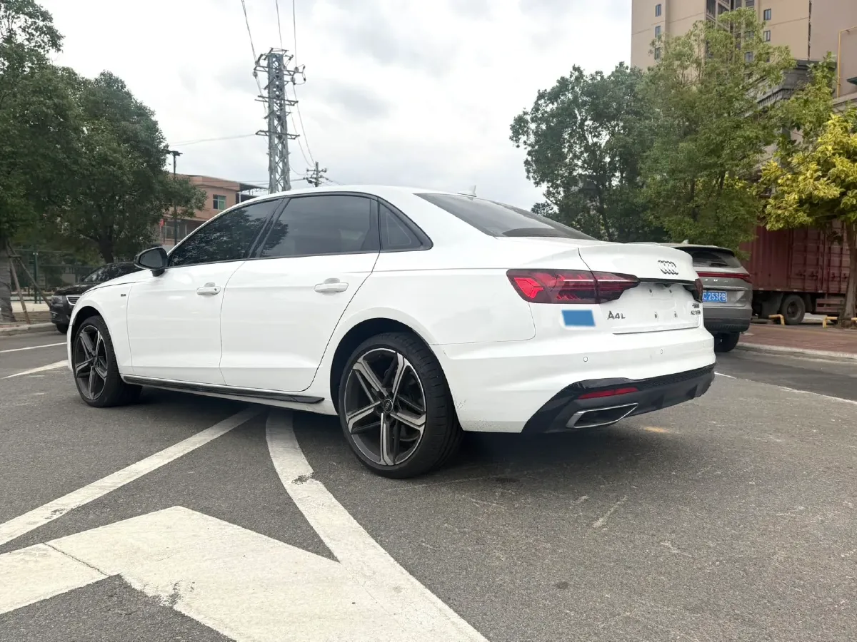 2024 Audi A4L 2.0T 190HP L4 7DCT,autocango,china used car exporter,china ev exporter,chinese used car exporter,chinese used ev exporter