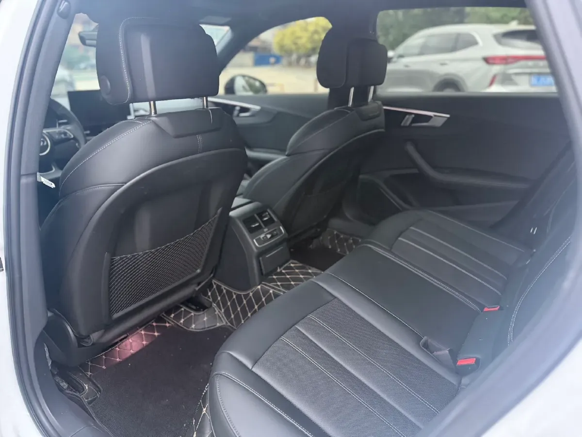 2024 Audi A4L 2.0T 190HP L4 7DCT,autocango,china used car exporter,china ev exporter,chinese used car exporter,chinese used ev exporter