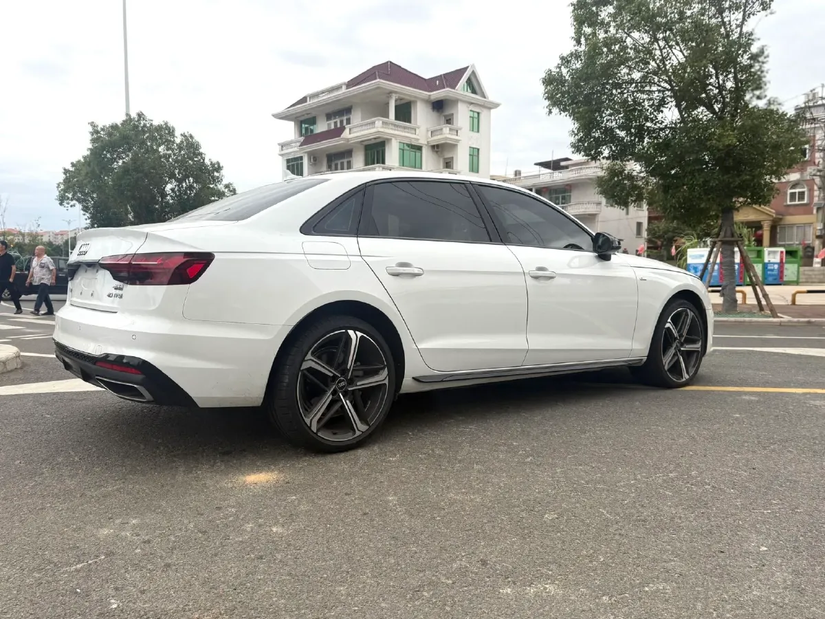 2024 Audi A4L 2.0T 190HP L4 7DCT,autocango,china used car exporter,china ev exporter,chinese used car exporter,chinese used ev exporter