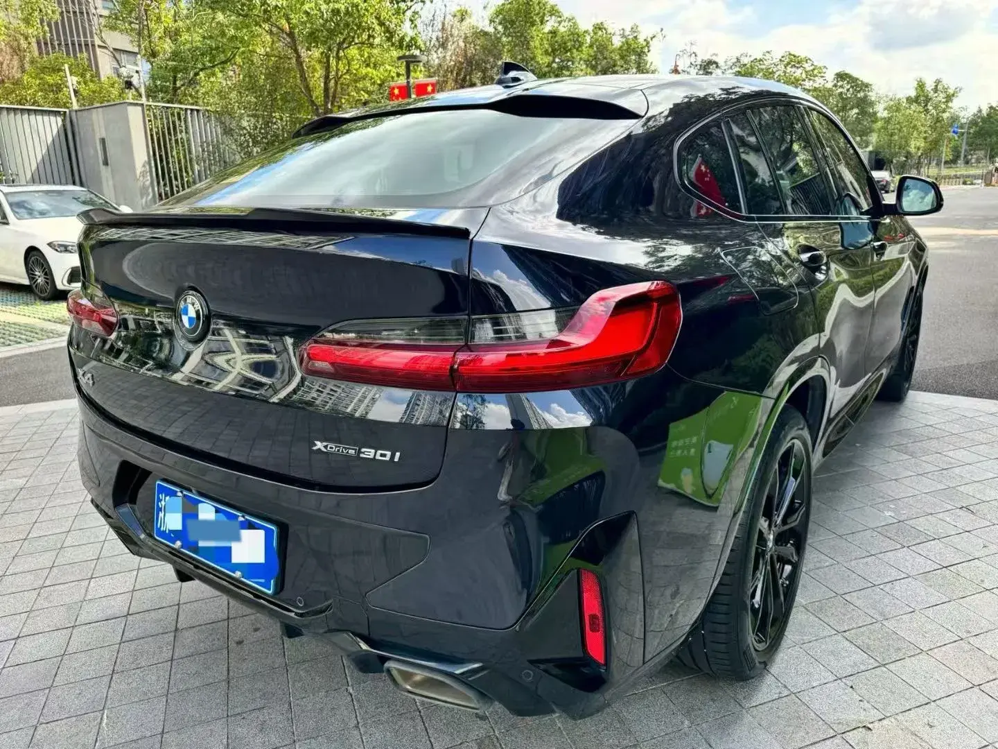 2022 BMW X4 thumbnail 3