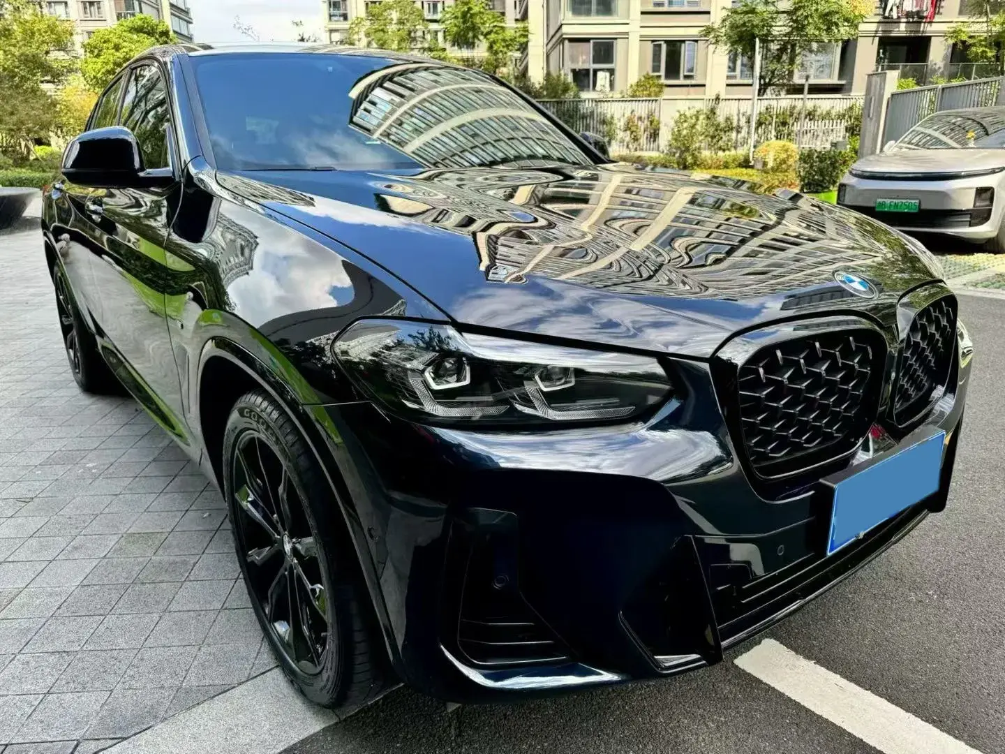 2022 BMW X4 thumbnail 2