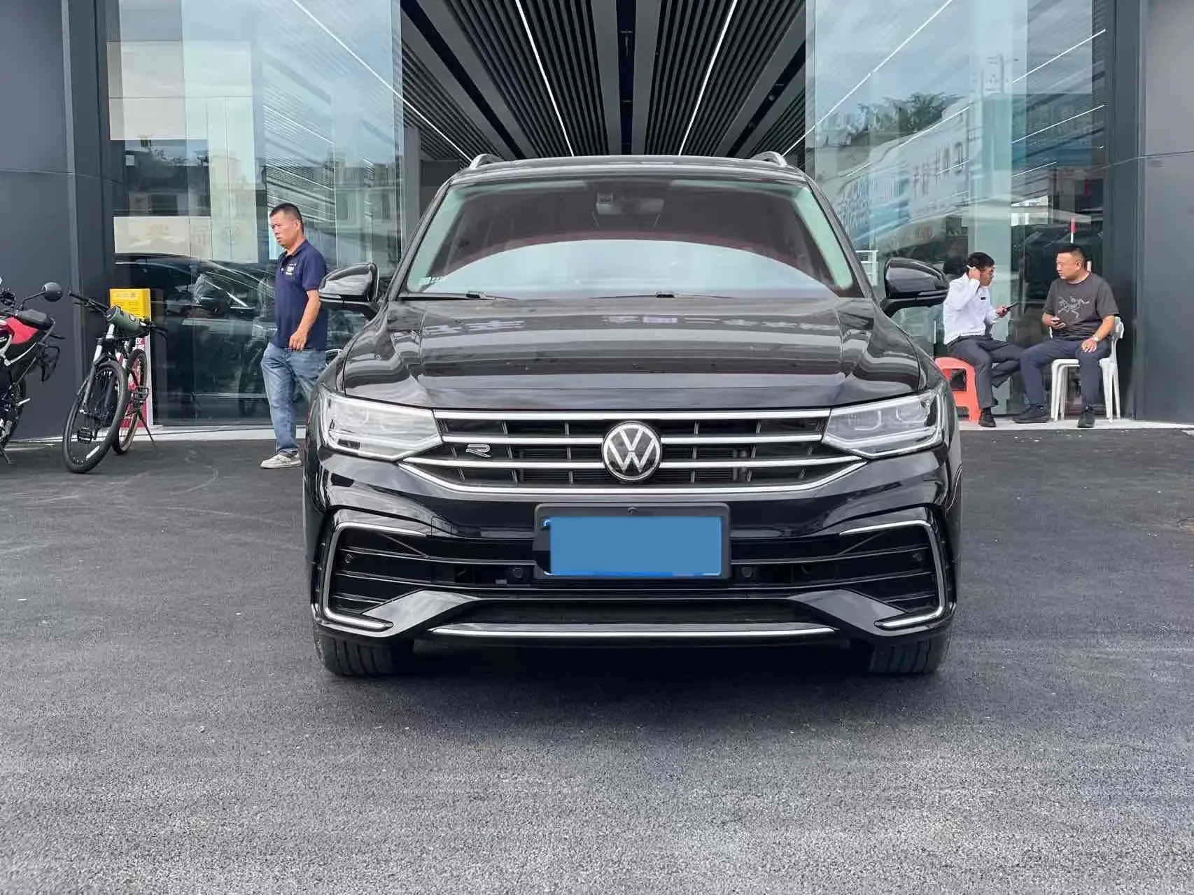2024 VOLKSWAGEN TIGUAN thumbnail 3