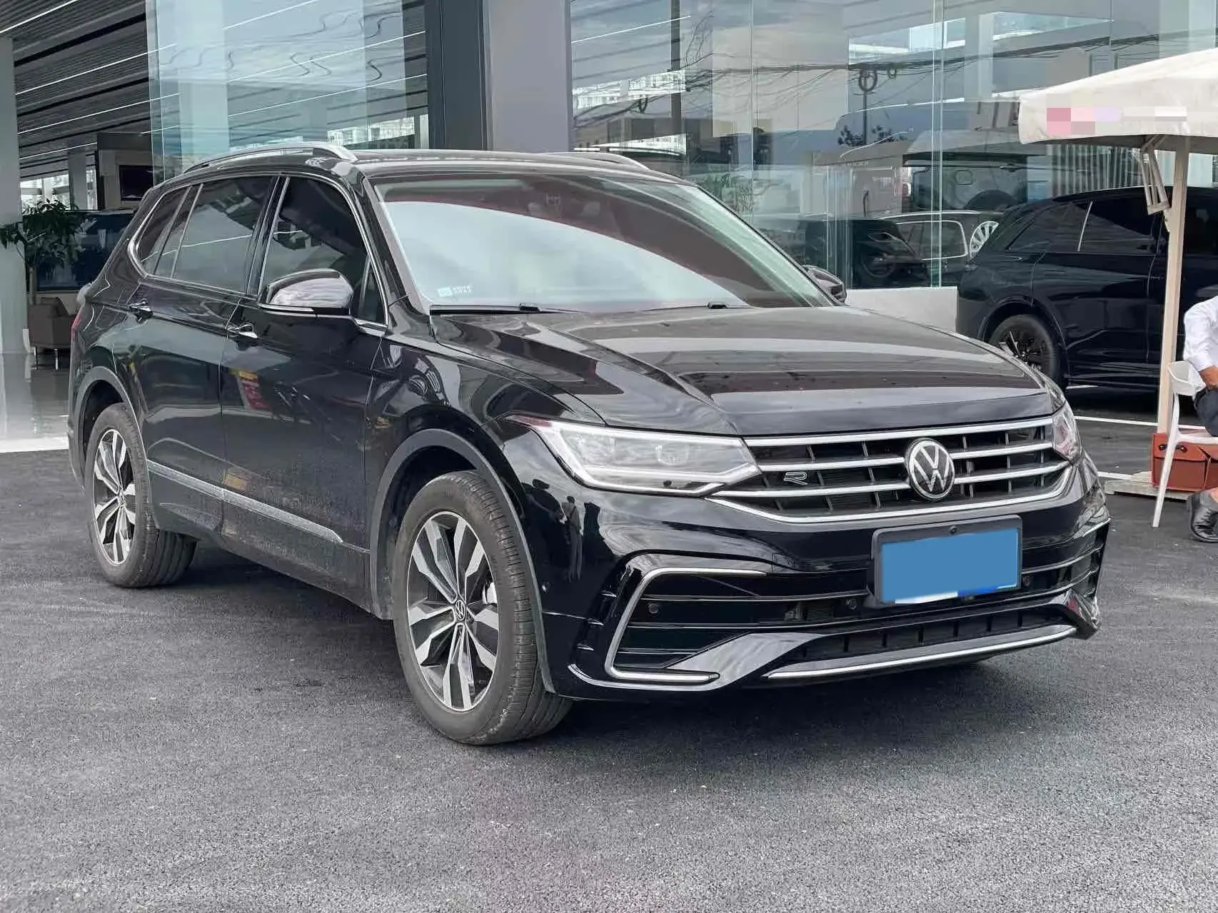 2024 VOLKSWAGEN TIGUAN thumbnail 2