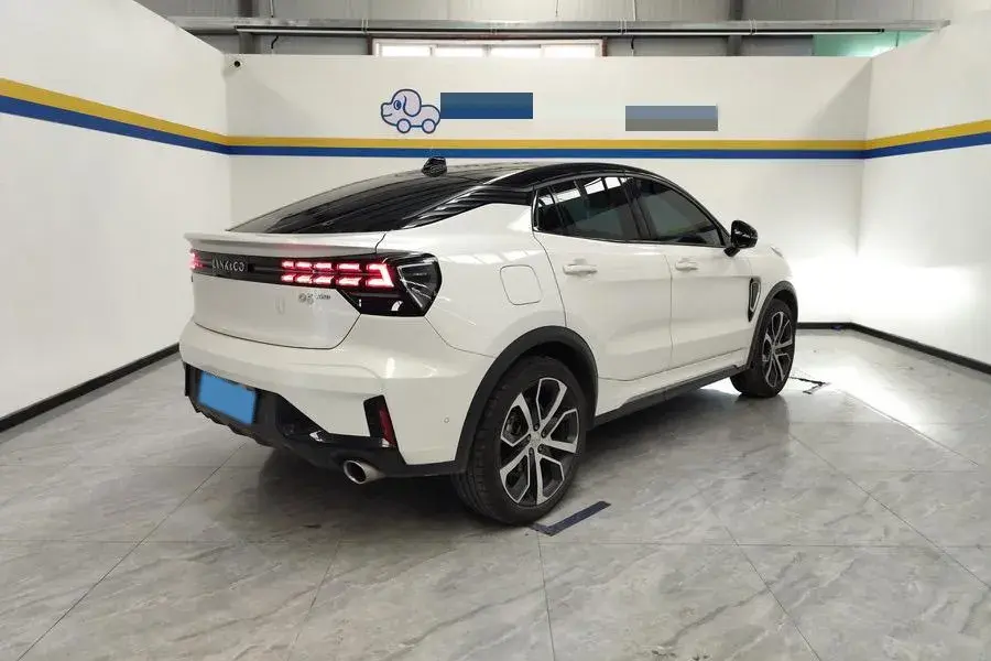 2022 LYNK&CO 05 thumbnail 2