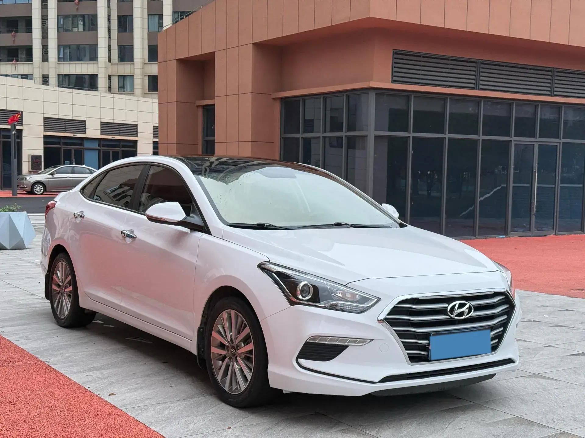 2019 HYUNDAI MISTRA thumbnail 3