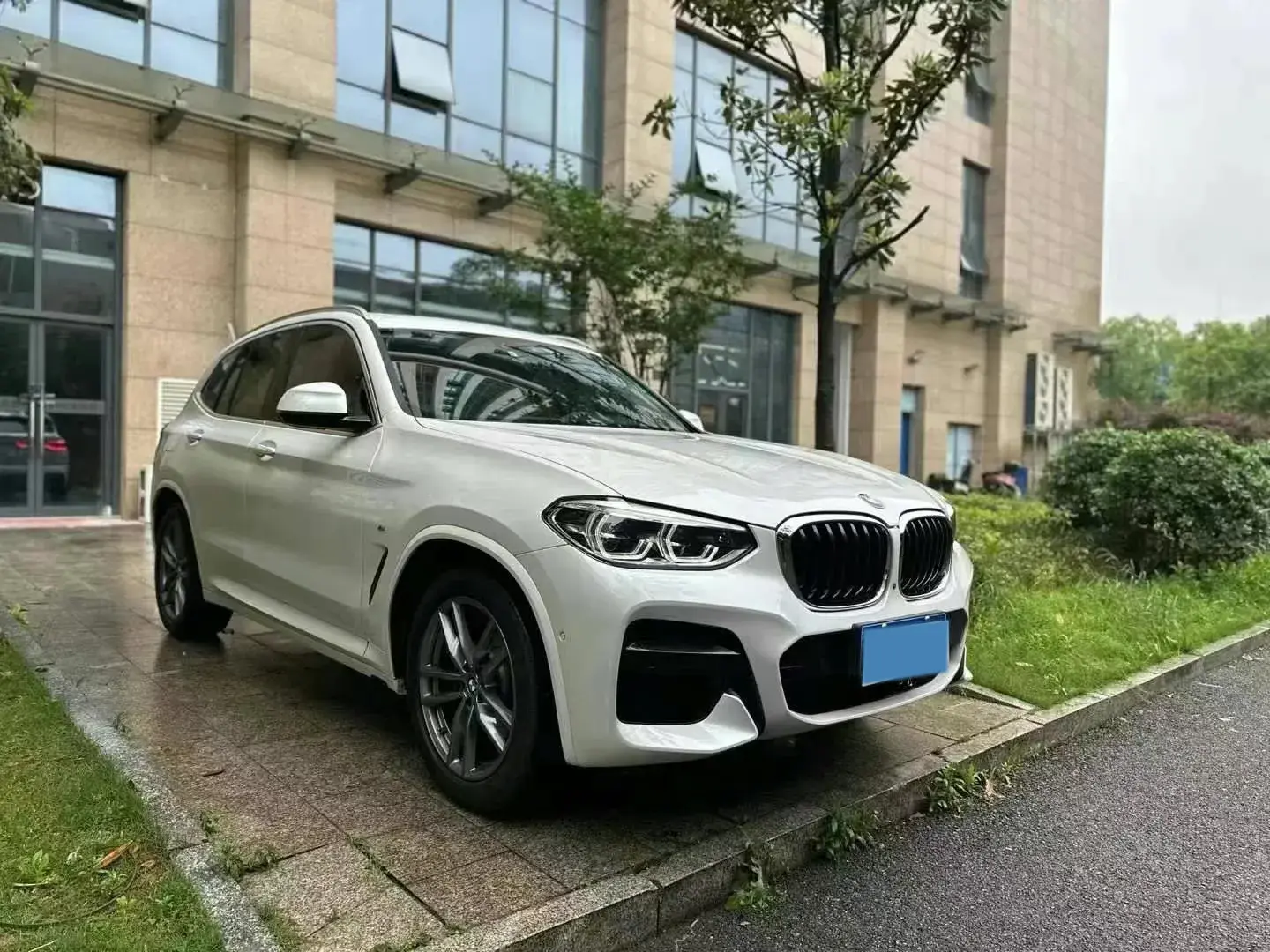 2021 BMW X3 thumbnail 3