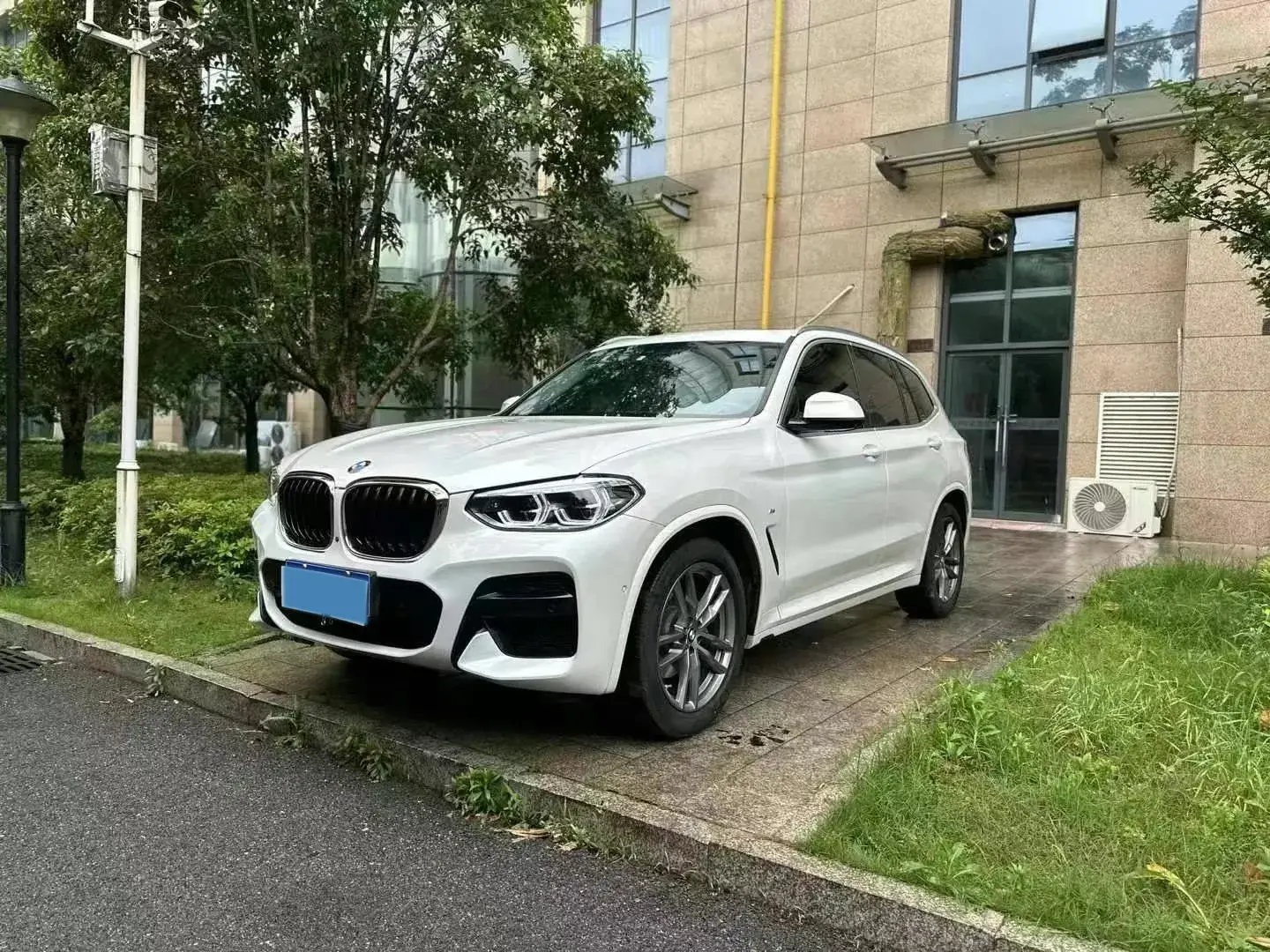 2021 BMW X3 view 1