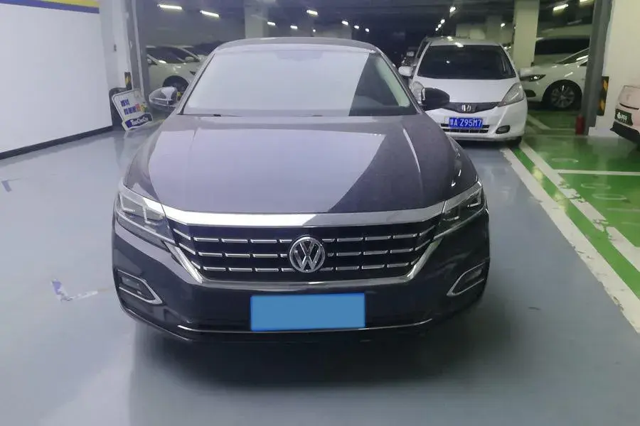 2019 VOLKSWAGEN PASSAT thumbnail 3
