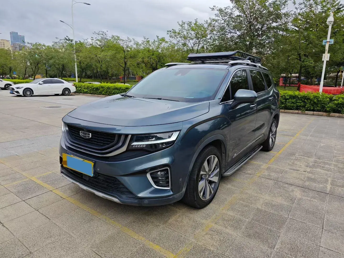 2020 GEELY OKAVANGO view 1