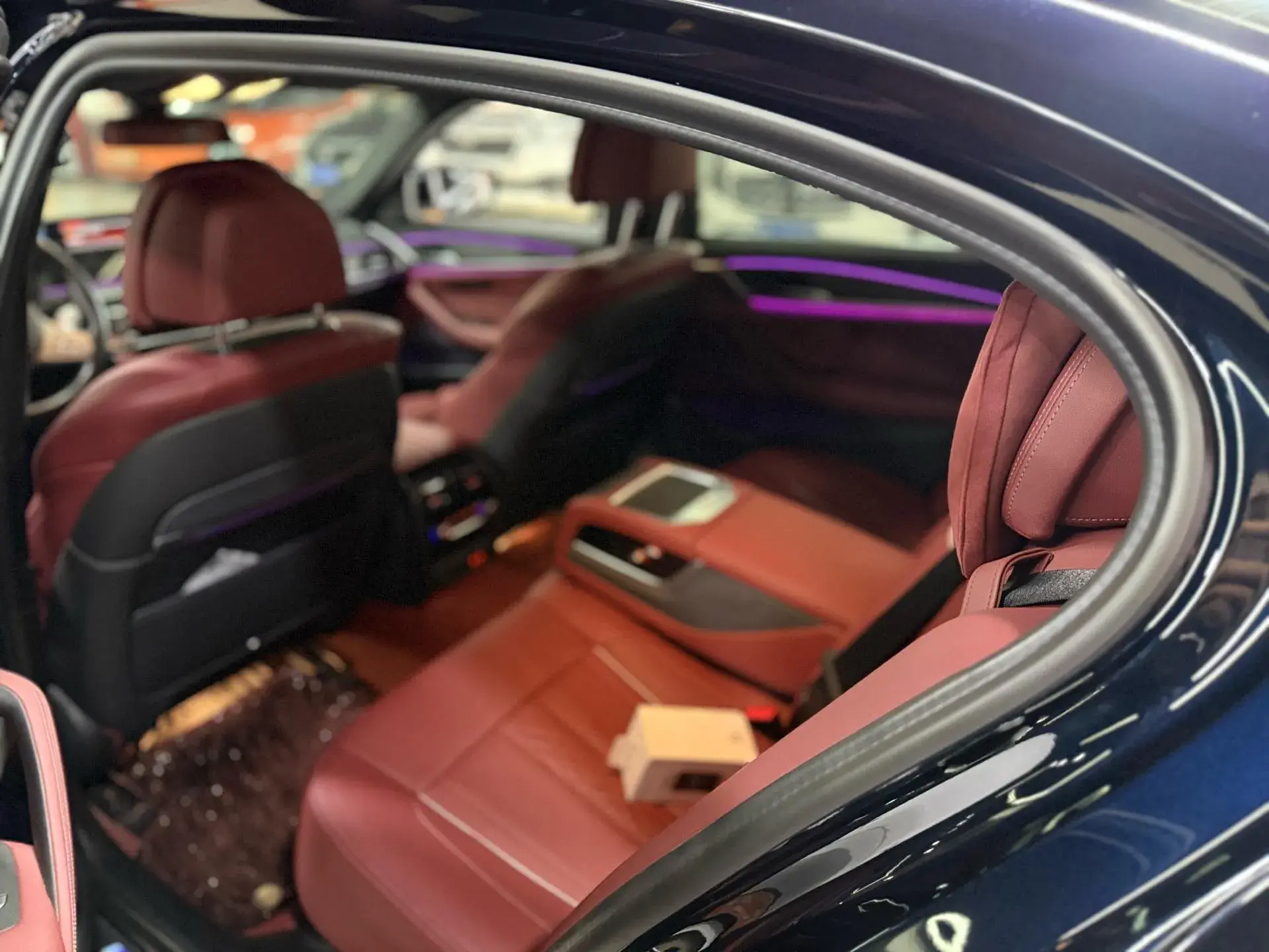 2022 BMW 5 thumbnail 2