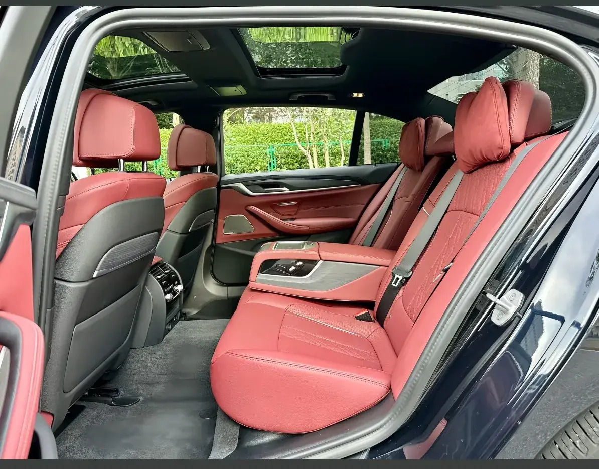 2022 BMW 5 thumbnail 4