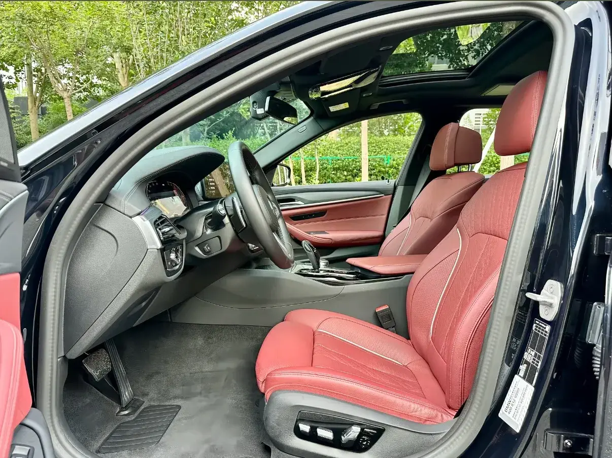 2022 BMW 5 thumbnail 3