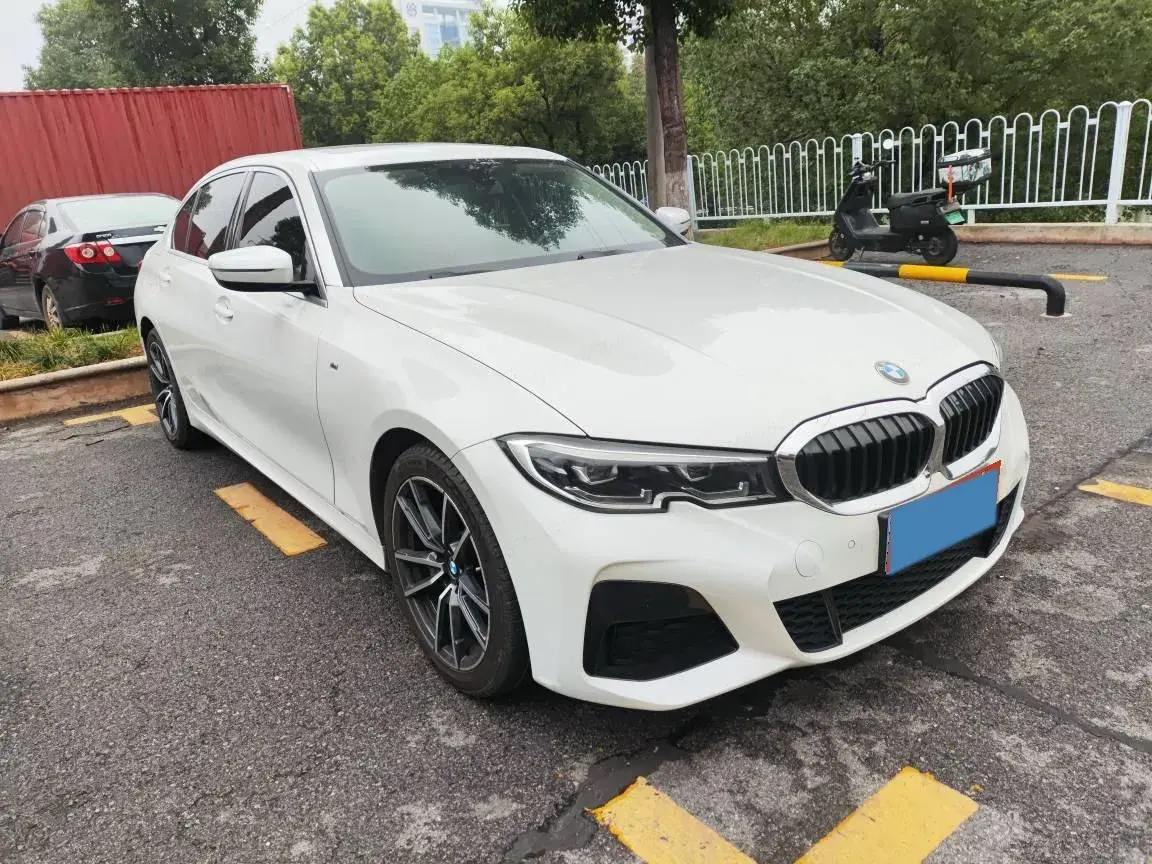 2022 BMW 3 thumbnail 2