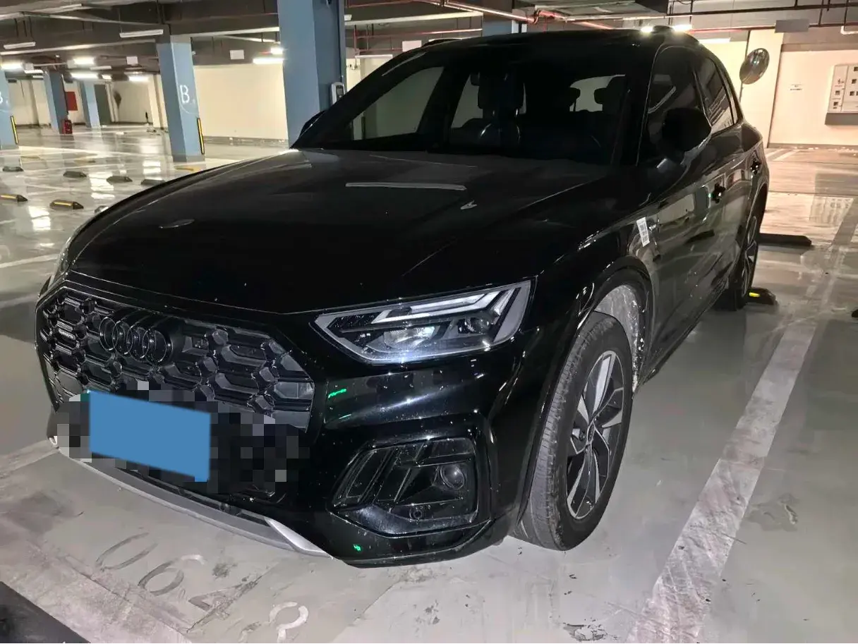 2023 AUDI Q5L view 1