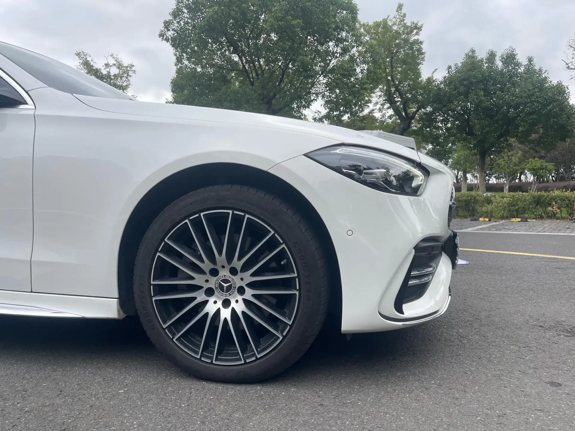 2025 MERCEDES-BENZ C thumbnail 4