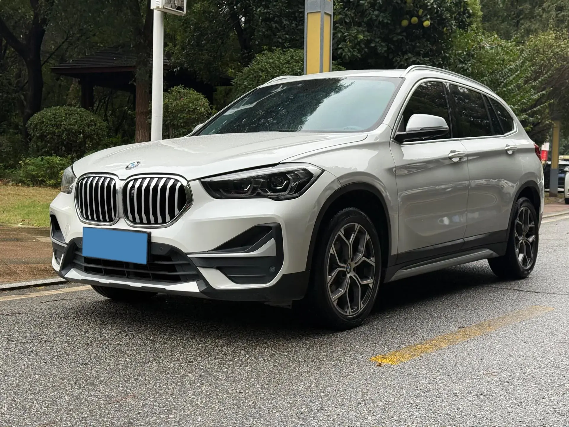 2021 BMW X1 view 1