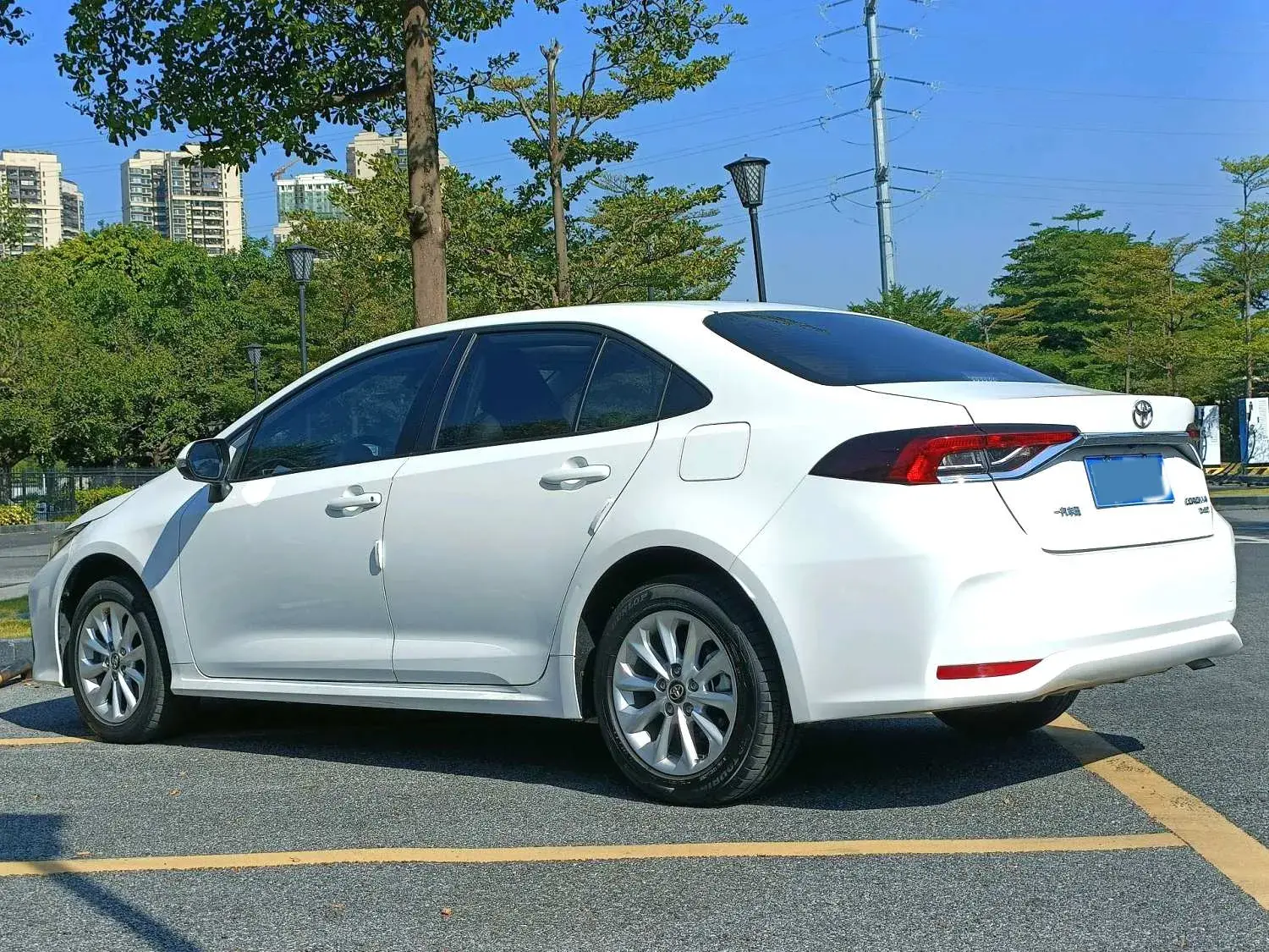 2019 TOYOTA COROLLA thumbnail 4