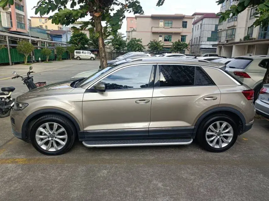 2021 VOLKSWAGEN T-ROC thumbnail 4