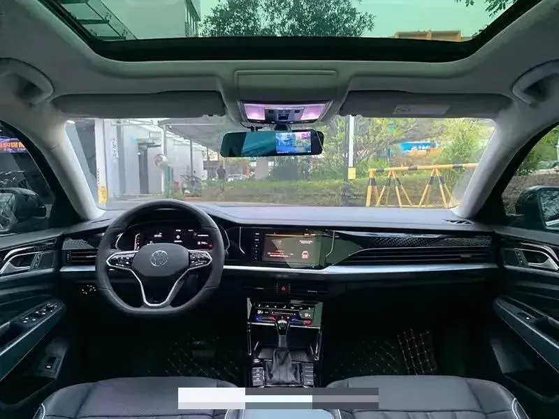 2024 VOLKSWAGEN PASSAT thumbnail 3