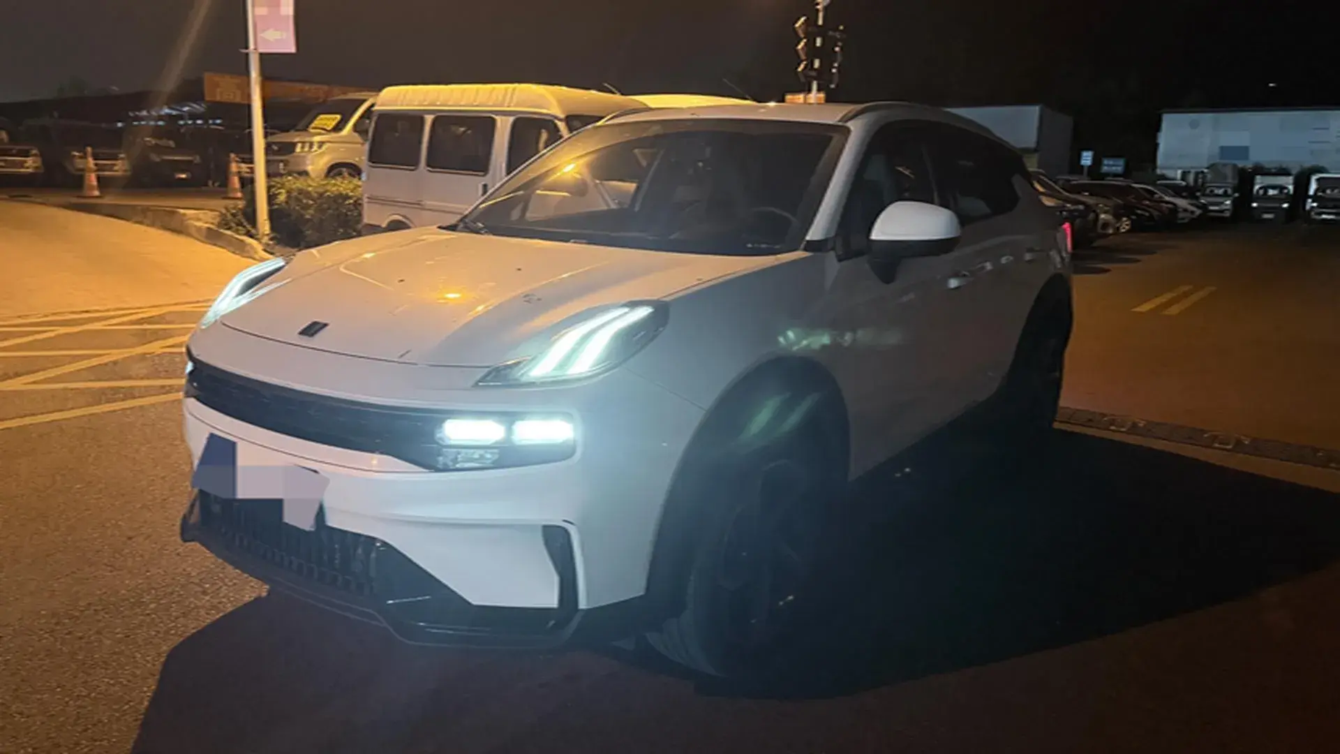 2023 LYNK&CO 06 view 1