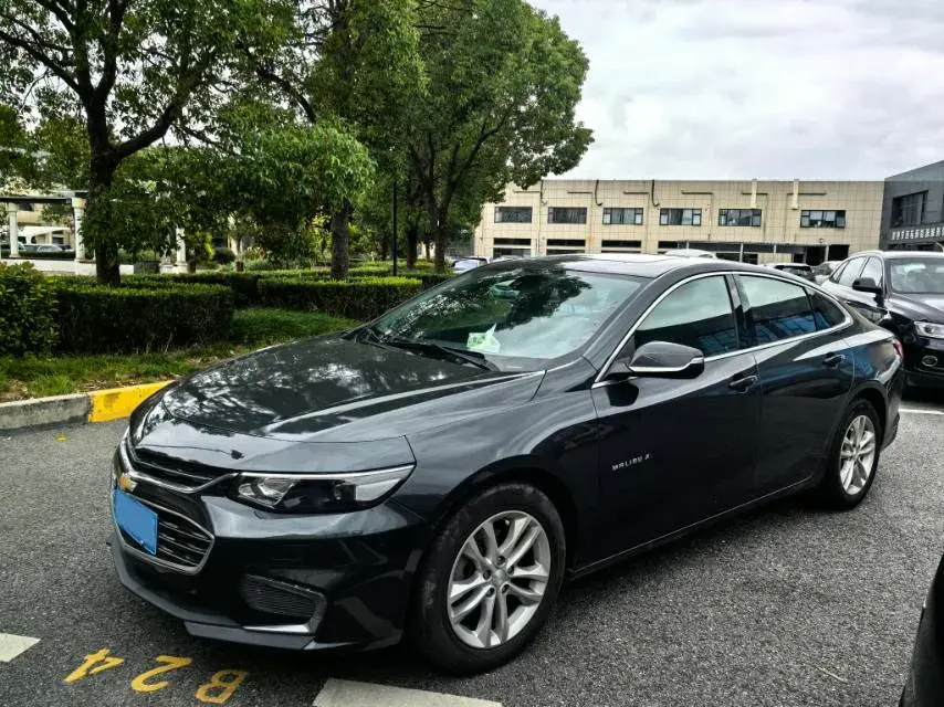 2018 CHEVROLET MALIBU view 1